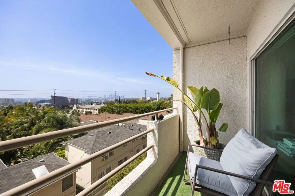 West Hollywood, California 90069, United States, 1 Bedroom Bedrooms, ,2 BathroomsBathrooms,Residential,Active,103076