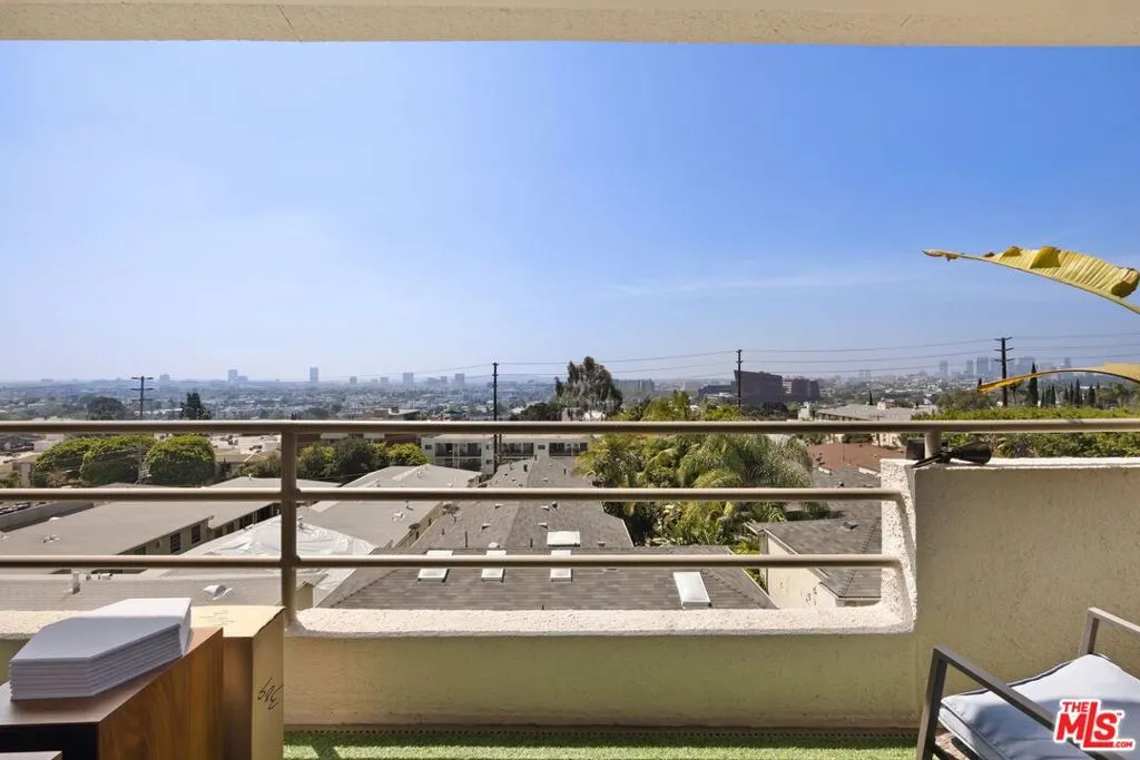 West Hollywood, California 90069, United States, 1 Bedroom Bedrooms, ,2 BathroomsBathrooms,Residential,Active,103076