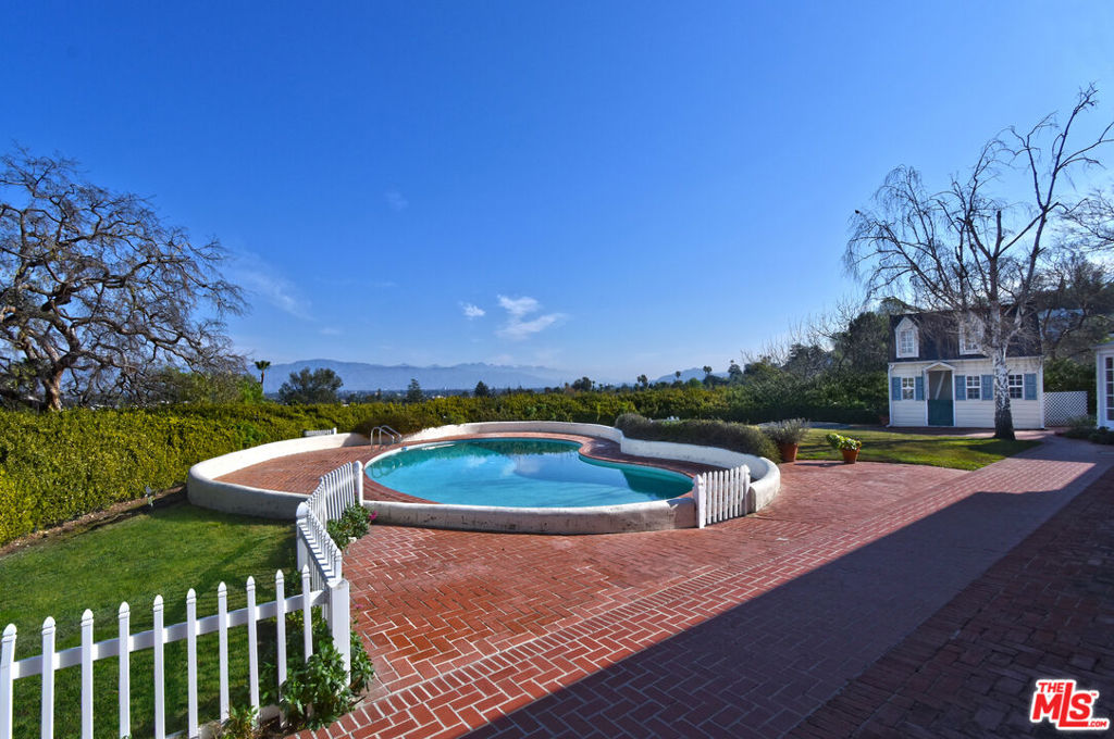 Properties 2 4141 Knobhill Drive