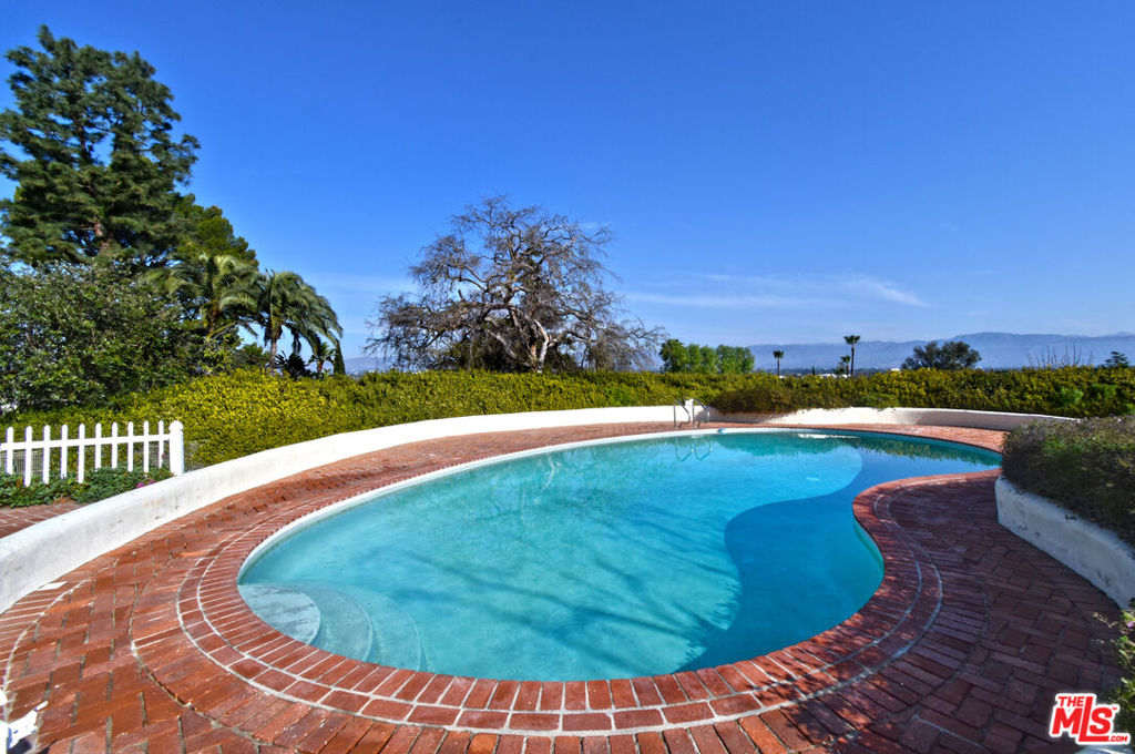 Properties 3 4141 Knobhill Drive