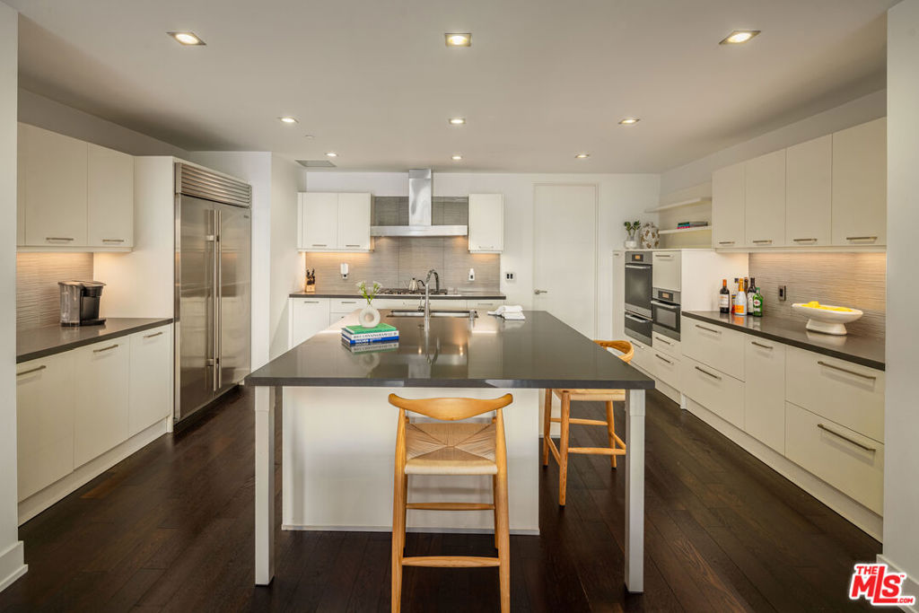 Properties 4 432 N Oakhurst Drive 403