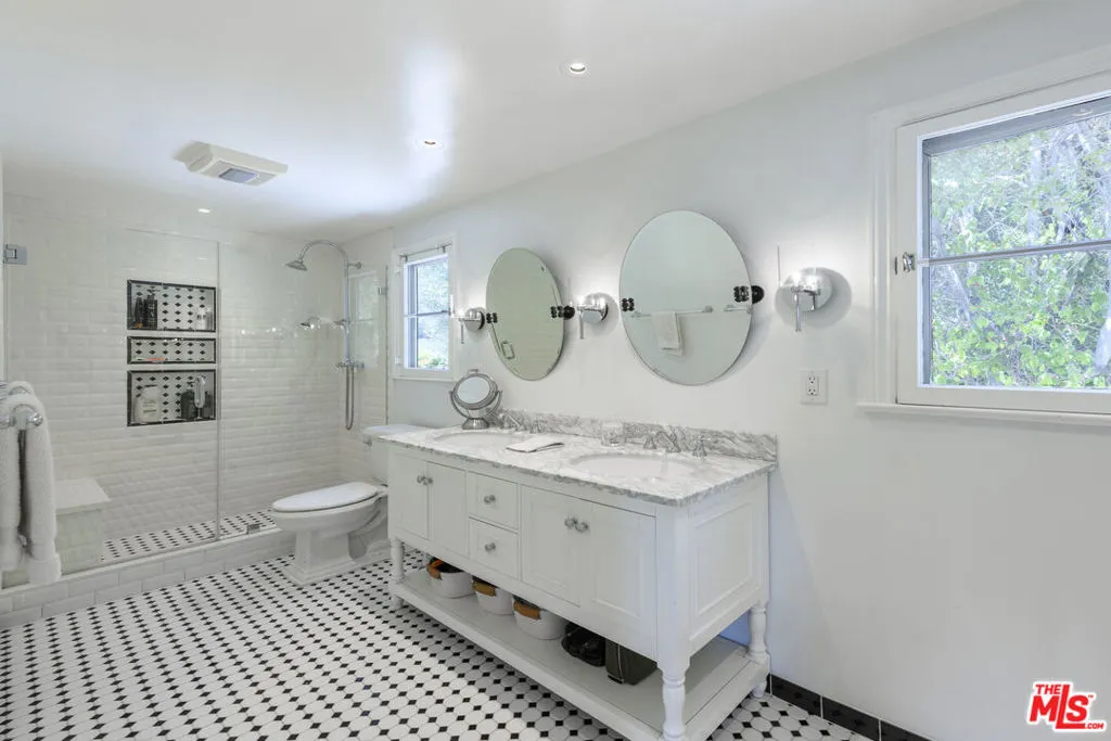 Los Angeles, California 90027, United States, 4 Bedrooms Bedrooms, ,3 BathroomsBathrooms,Residential,Active,17711