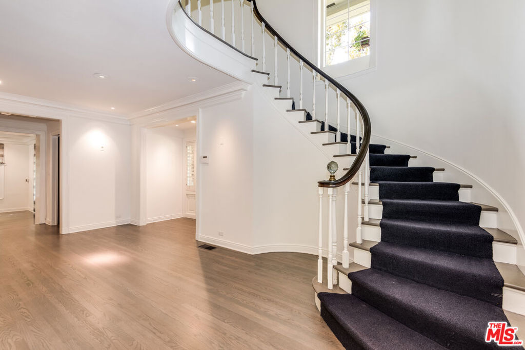 Properties 4 718 N Palm Drive