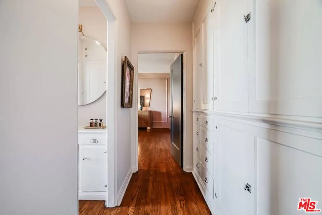 Los Angeles, California 90005, United States, 1 Bedroom Bedrooms, ,1 BathroomBathrooms,Residential,Pending,15469