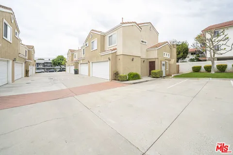 MLS: 25526269