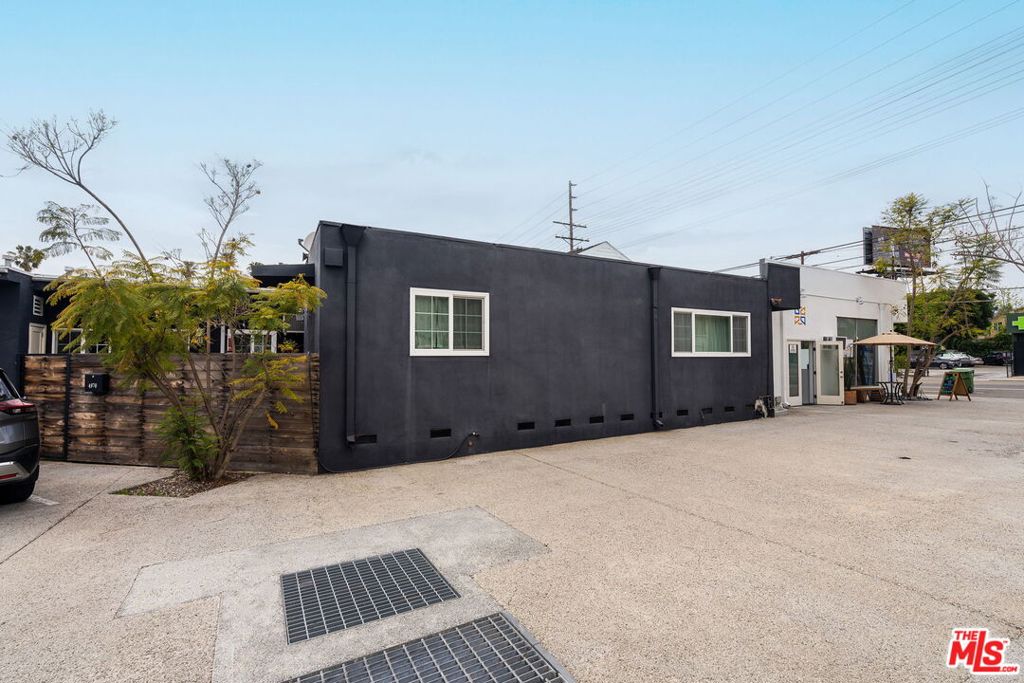 Properties 4 4666 York Boulevard
