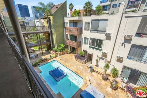 Condominium in Los Angeles CA 525 Ardmore Avenue 8.jpg