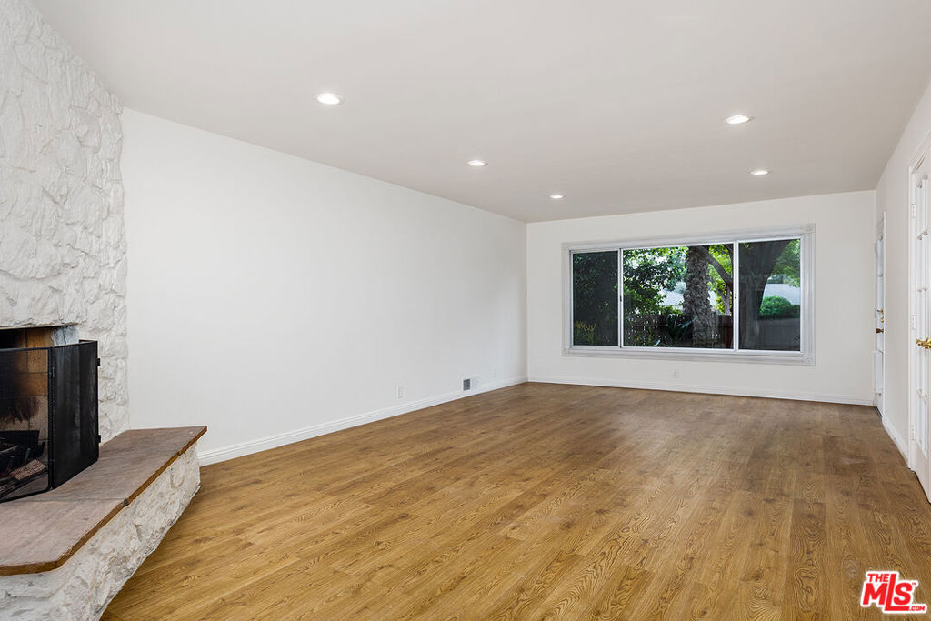 1250 S Orange Grove Boulevard 7