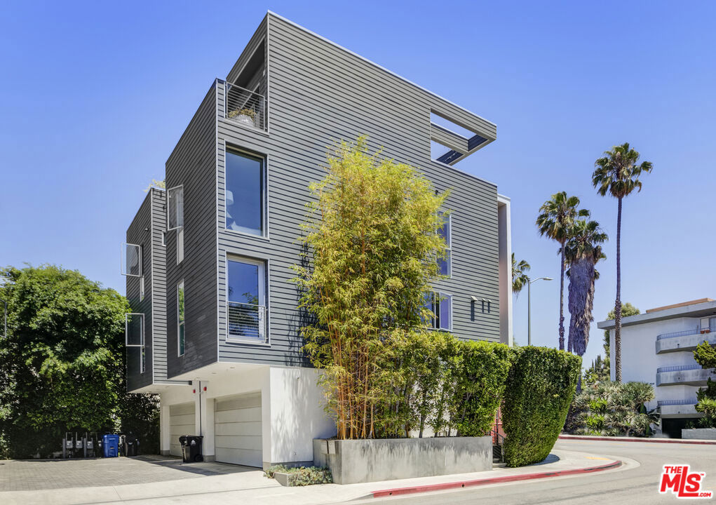 1001 N Crescent Heights Boulevard
