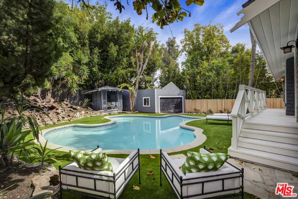 Properties 1 1926 N Wilton Place