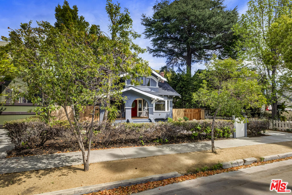 Properties 2 1926 N Wilton Place