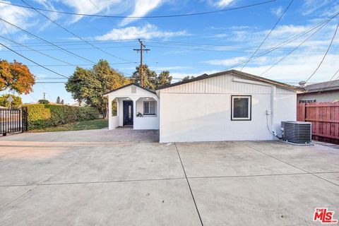 A home in El Monte