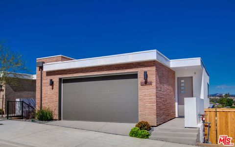 1653 N Bruce Court Los Angeles CA 90026