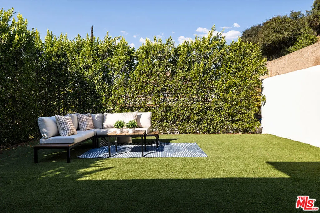 Glendale, California 91206, United States, 4 Bedrooms Bedrooms, ,5 BathroomsBathrooms,Residential,Active,39497