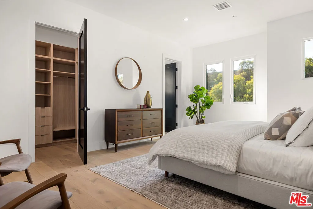 Glendale, California 91206, United States, 4 Bedrooms Bedrooms, ,5 BathroomsBathrooms,Residential,Active,39497