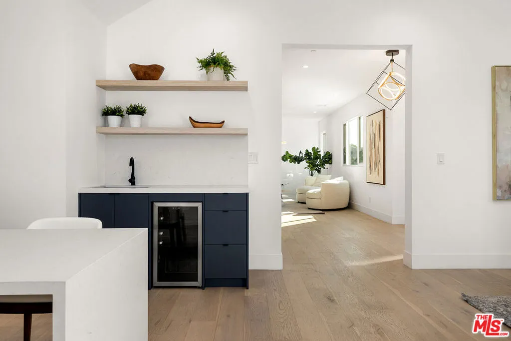 Glendale, California 91206, United States, 4 Bedrooms Bedrooms, ,5 BathroomsBathrooms,Residential,Active,39497