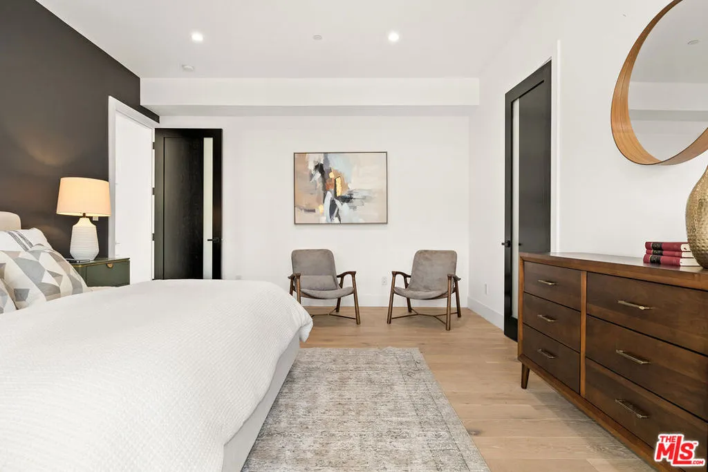 Glendale, California 91206, United States, 4 Bedrooms Bedrooms, ,5 BathroomsBathrooms,Residential,Active,39497