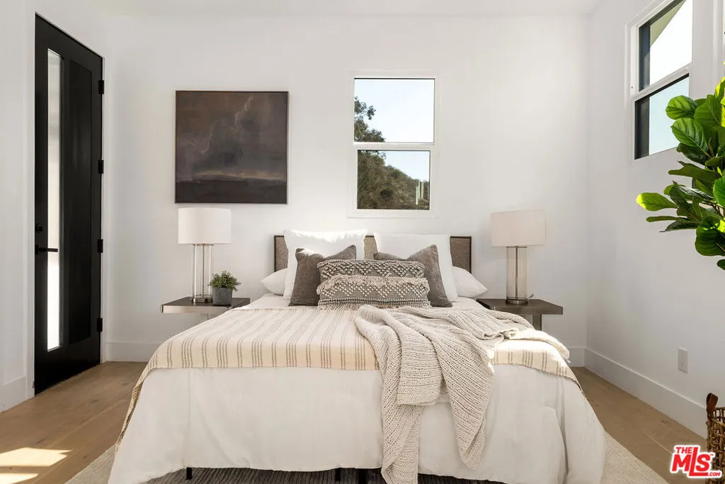 Glendale, California 91206, United States, 4 Bedrooms Bedrooms, ,5 BathroomsBathrooms,Residential,Active,39497