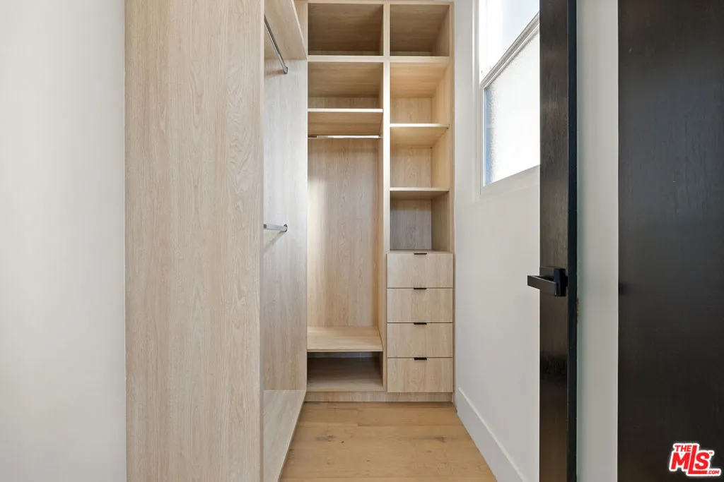 Glendale, California 91206, United States, 4 Bedrooms Bedrooms, ,5 BathroomsBathrooms,Residential,Active,39497