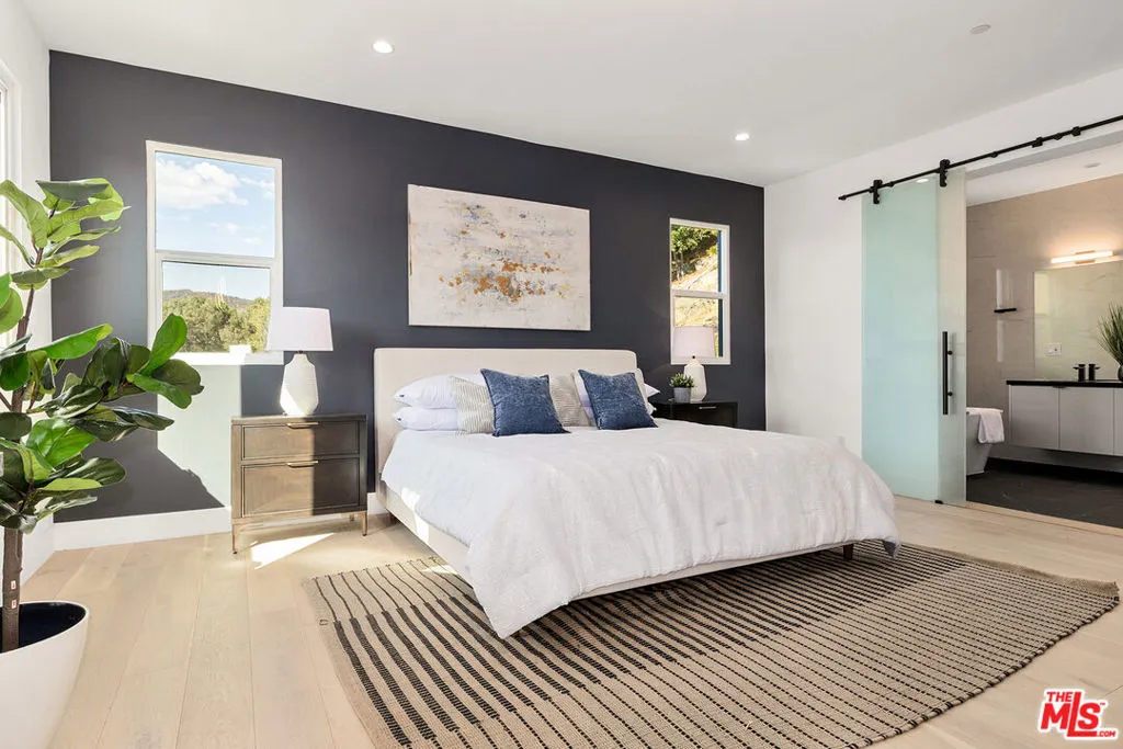 Glendale, California 91206, United States, 4 Bedrooms Bedrooms, ,5 BathroomsBathrooms,Residential,Active,39497