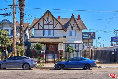 Single Family Residence in Los Angeles CA 2982 15th Street.jpg