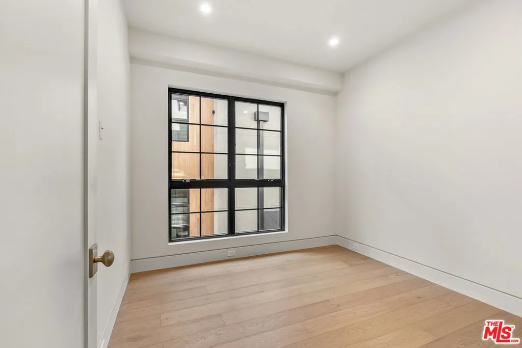 West Hollywood, California 90069, United States, 3 Bedrooms Bedrooms, ,3 BathroomsBathrooms,Residential,Active,9694