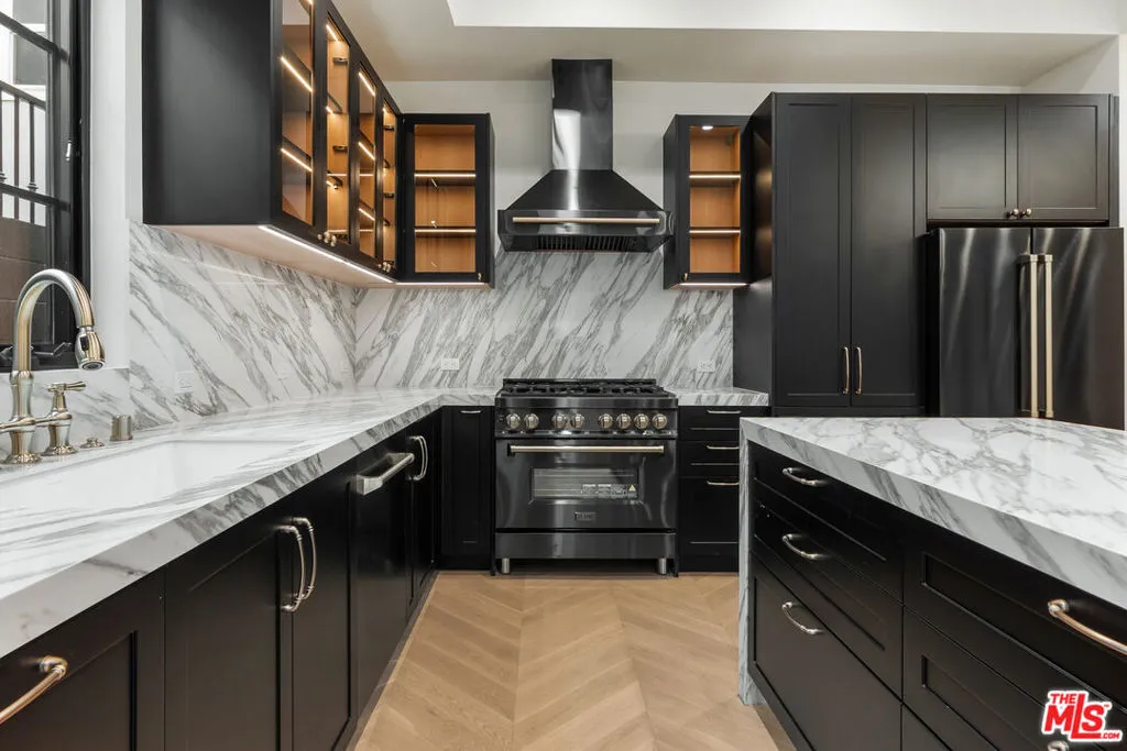 West Hollywood, California 90069, United States, 3 Bedrooms Bedrooms, ,3 BathroomsBathrooms,Residential,Active,9694