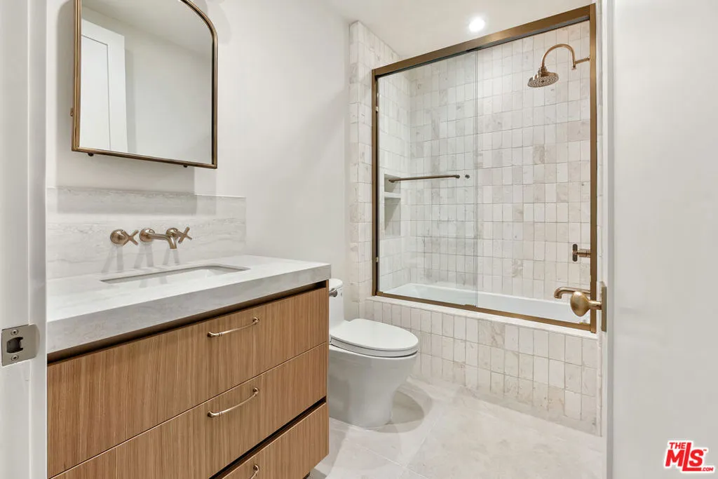 West Hollywood, California 90069, United States, 3 Bedrooms Bedrooms, ,3 BathroomsBathrooms,Residential,Active,9694