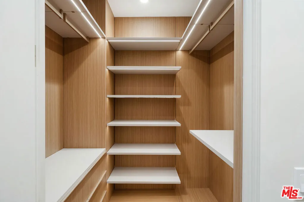 West Hollywood, California 90069, United States, 3 Bedrooms Bedrooms, ,3 BathroomsBathrooms,Residential,Active,9694