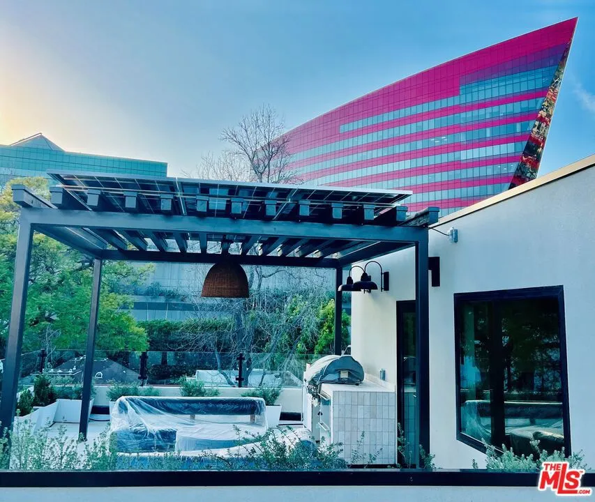 West Hollywood, California 90069, United States, 3 Bedrooms Bedrooms, ,3 BathroomsBathrooms,Residential,Active,9694