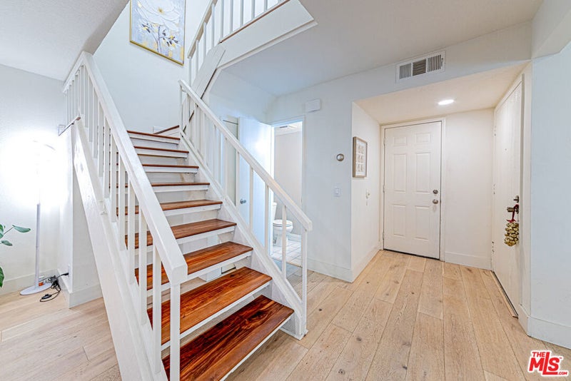 19133 Index Street 6