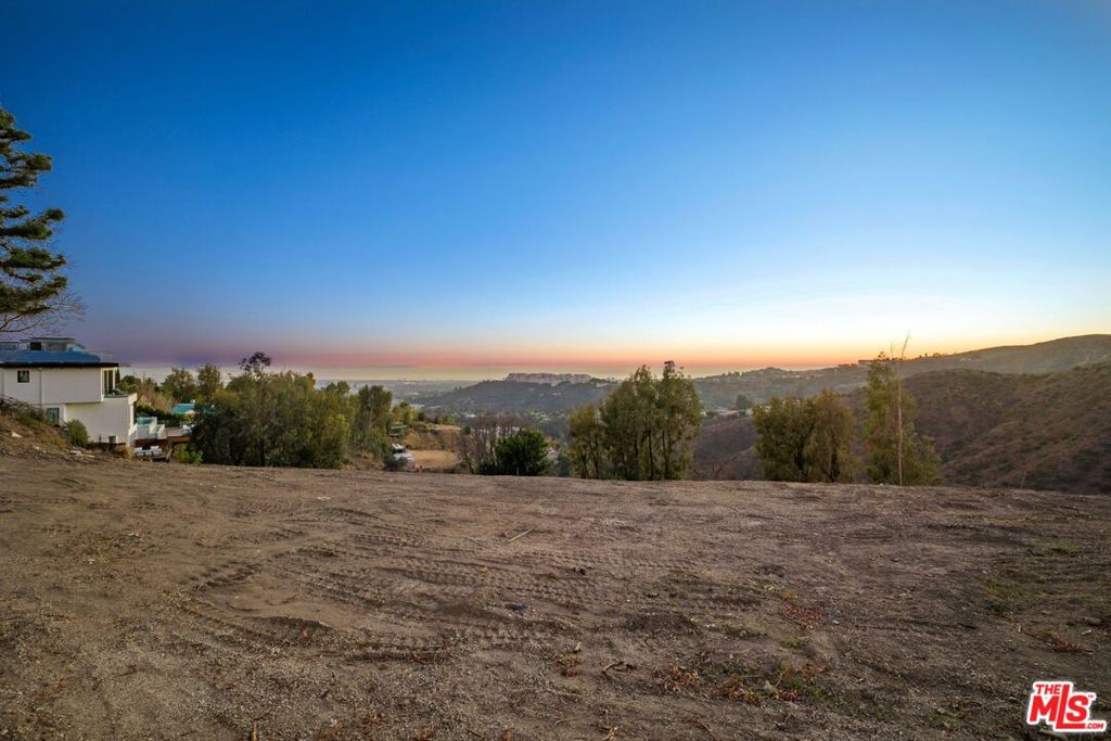 1211 Linda Flora Drive