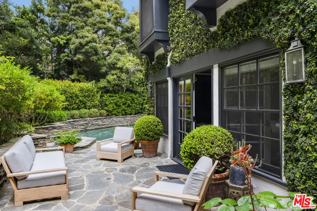 Los Angeles, California 90049, United States, 4 Bedrooms Bedrooms, ,4 BathroomsBathrooms,Residential,Active,125635