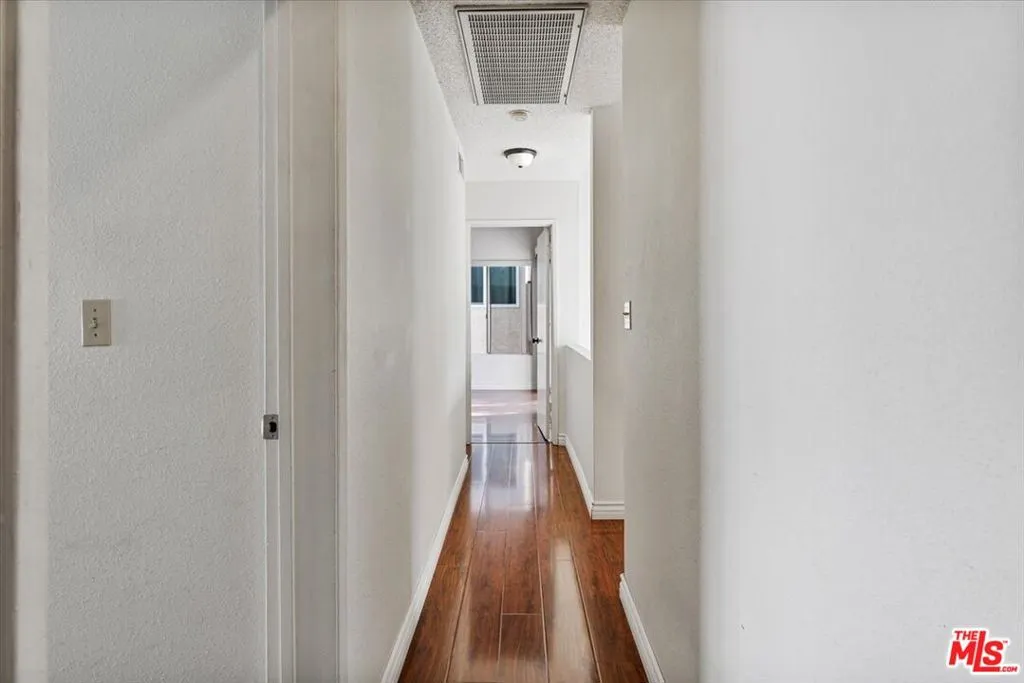 Woodland Hills, California 91364, United States, 4 Bedrooms Bedrooms, ,3 BathroomsBathrooms,Residential,Active,31519