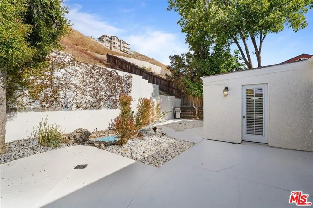 Woodland Hills, California 91364, United States, 4 Bedrooms Bedrooms, ,3 BathroomsBathrooms,Residential,Active,31519