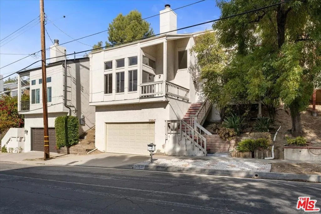 Woodland Hills, California 91364, United States, 4 Bedrooms Bedrooms, ,3 BathroomsBathrooms,Residential,Active,31519