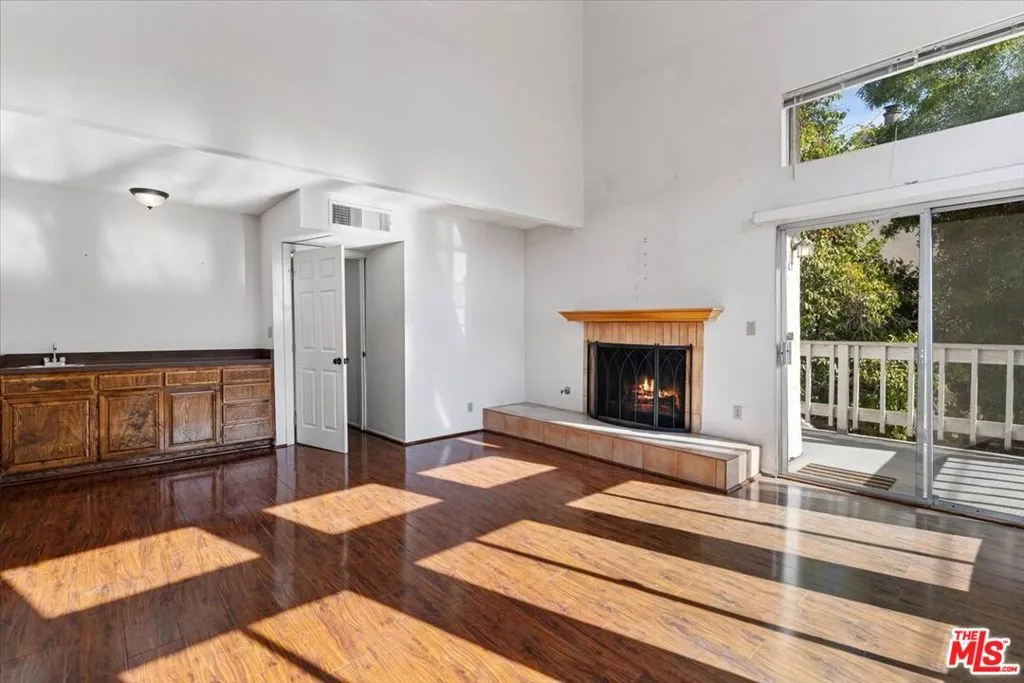 Woodland Hills, California 91364, United States, 4 Bedrooms Bedrooms, ,3 BathroomsBathrooms,Residential,Active,31519