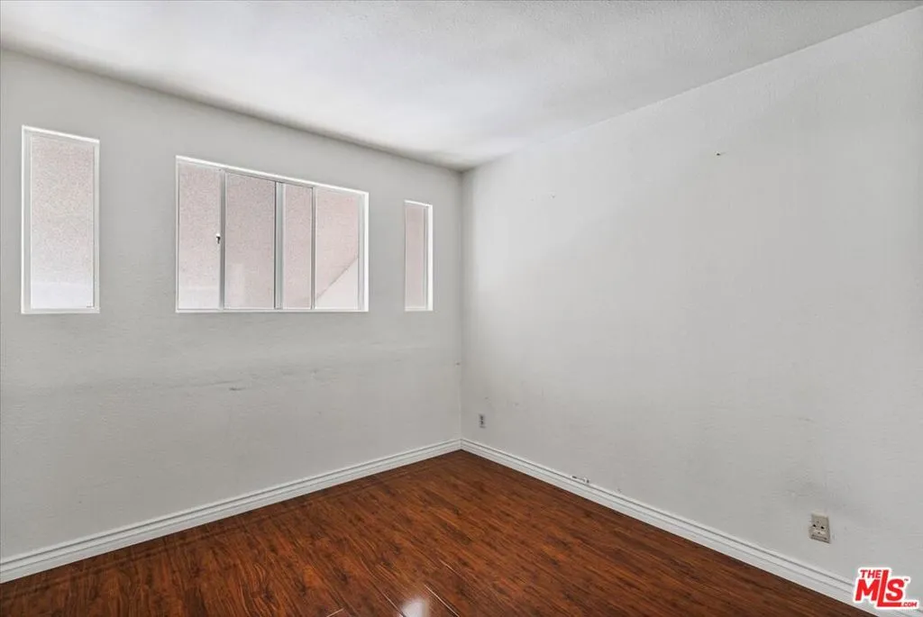 Woodland Hills, California 91364, United States, 4 Bedrooms Bedrooms, ,3 BathroomsBathrooms,Residential,Active,31519