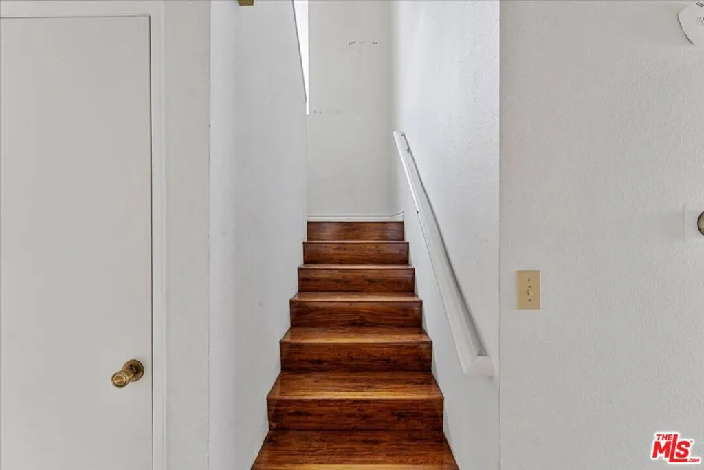 Woodland Hills, California 91364, United States, 4 Bedrooms Bedrooms, ,3 BathroomsBathrooms,Residential,Active,31519