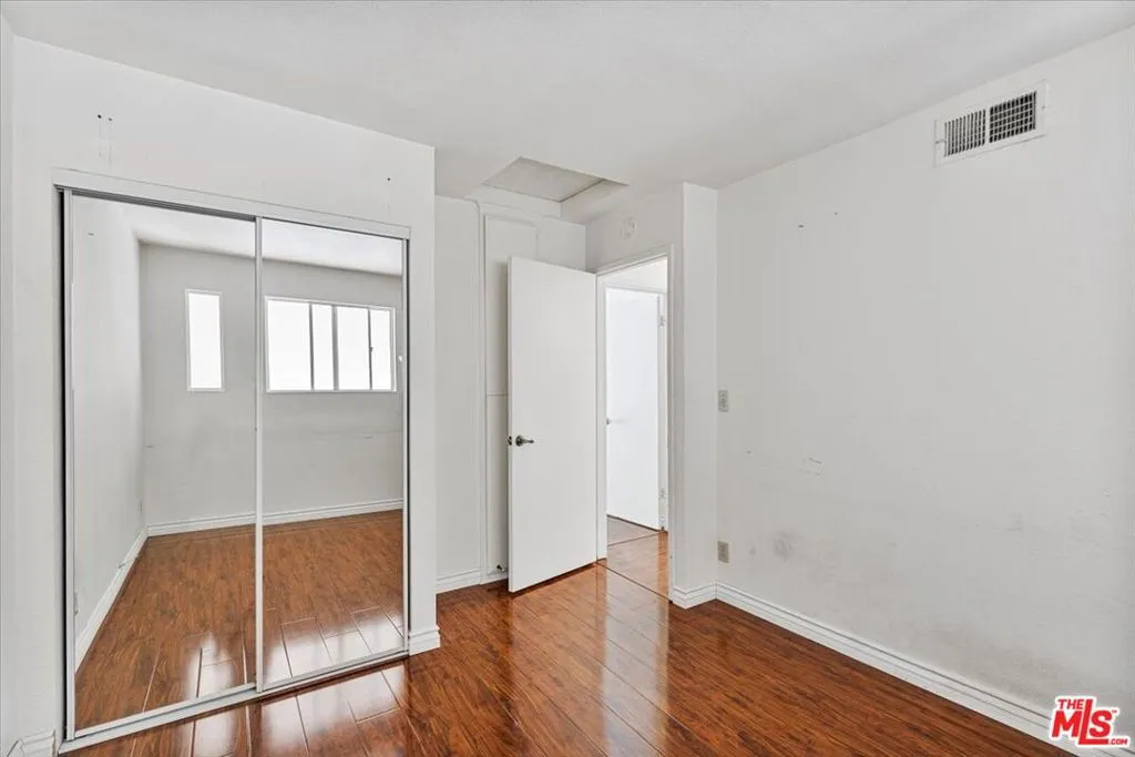 Woodland Hills, California 91364, United States, 4 Bedrooms Bedrooms, ,3 BathroomsBathrooms,Residential,Active,31519