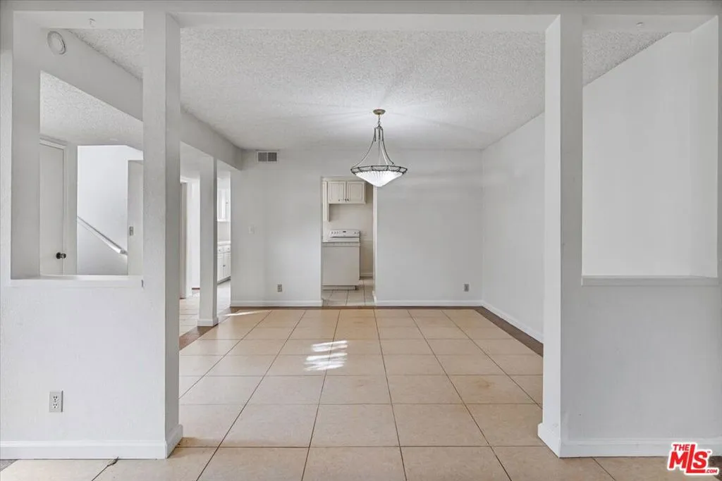 Woodland Hills, California 91364, United States, 4 Bedrooms Bedrooms, ,3 BathroomsBathrooms,Residential,Active,31519