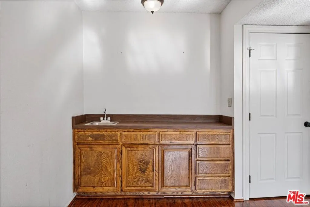 Woodland Hills, California 91364, United States, 4 Bedrooms Bedrooms, ,3 BathroomsBathrooms,Residential,Active,31519