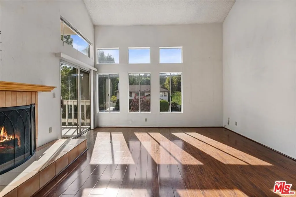 Woodland Hills, California 91364, United States, 4 Bedrooms Bedrooms, ,3 BathroomsBathrooms,Residential,Active,31519