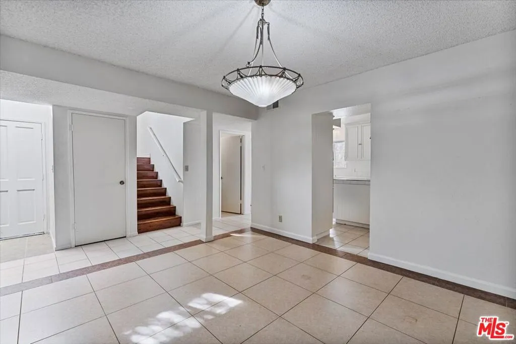 Woodland Hills, California 91364, United States, 4 Bedrooms Bedrooms, ,3 BathroomsBathrooms,Residential,Active,31519