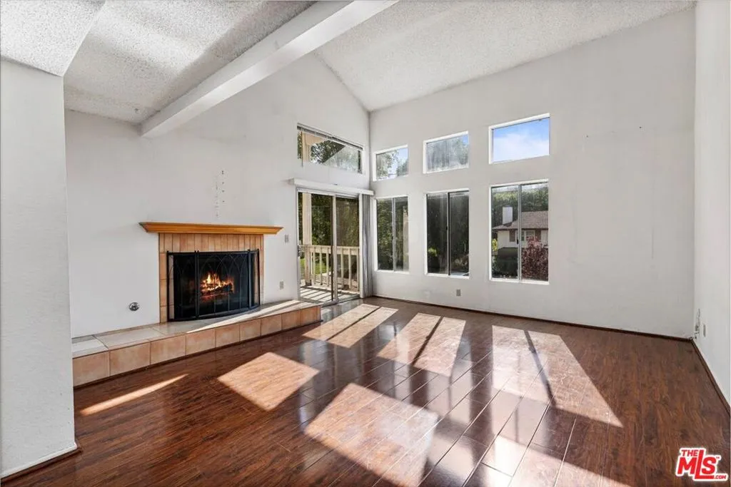 Woodland Hills, California 91364, United States, 4 Bedrooms Bedrooms, ,3 BathroomsBathrooms,Residential,Active,31519