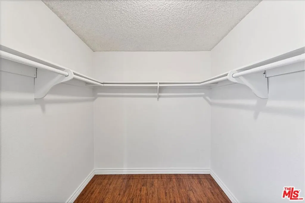 Woodland Hills, California 91364, United States, 4 Bedrooms Bedrooms, ,3 BathroomsBathrooms,Residential,Active,31519