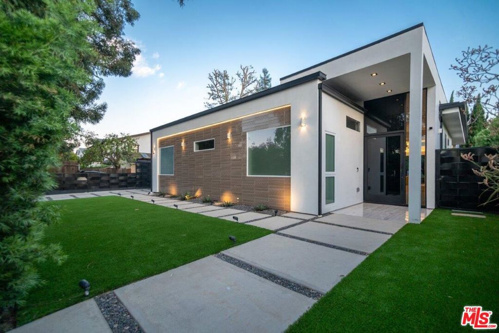 Properties 1 11658 Morrison Street