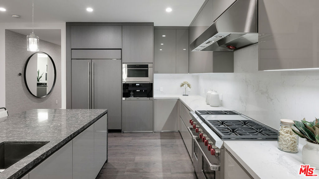 Properties 2 425 N Palm Drive 102