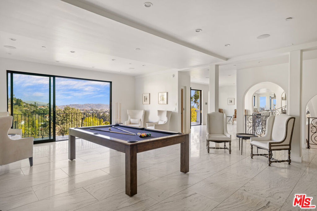 Properties 4 4733 Bonvue Avenue