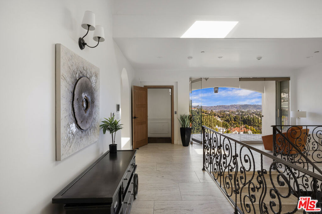 Properties 2 4733 Bonvue Avenue